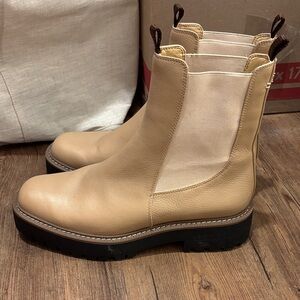 NEVER WORN!!! Sam Edelman Tan Leather Ankle Boots
